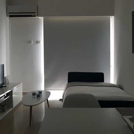 City Pearl - Modern 2 Bed Sea View Apt In City Centre Лимасол Екстериор снимка