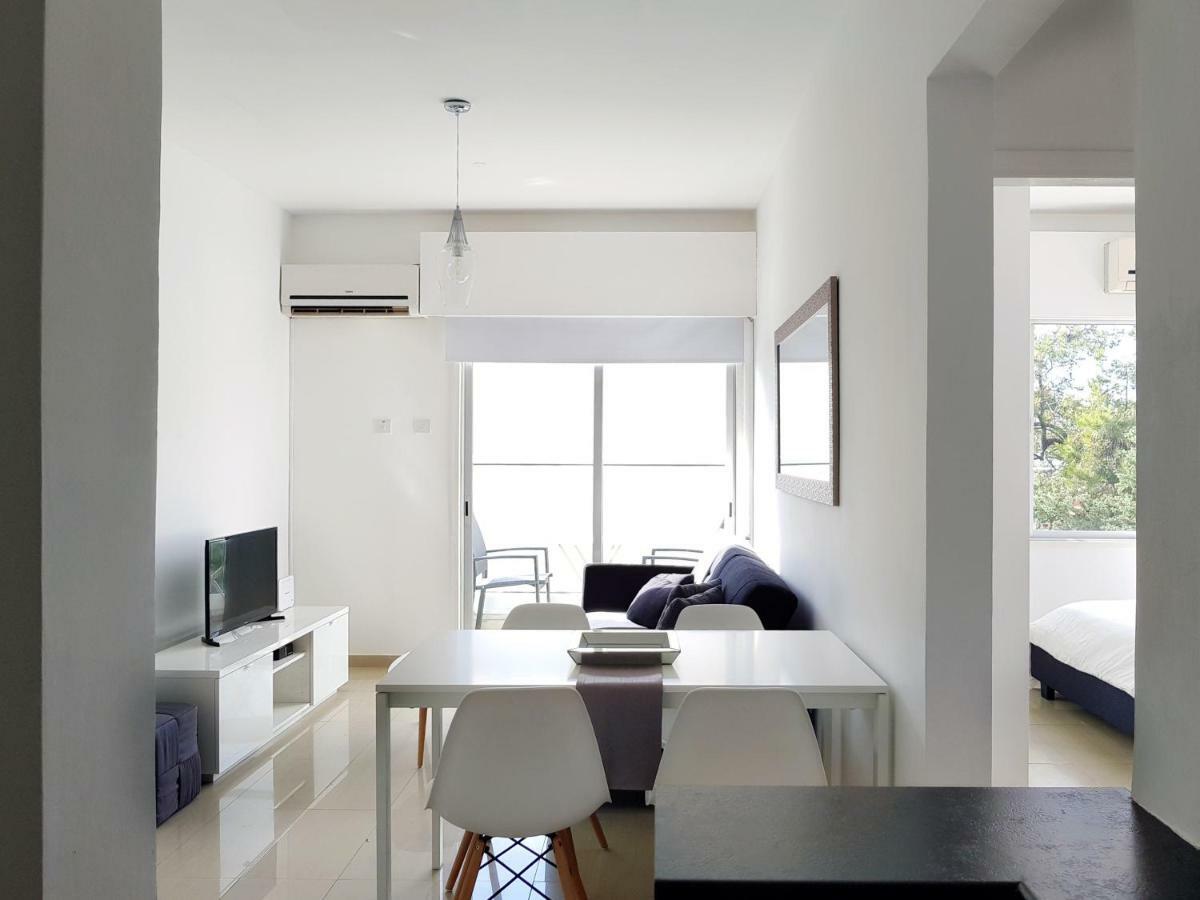 City Pearl - Modern 2 Bed Sea View Apt In City Centre Лимасол Екстериор снимка