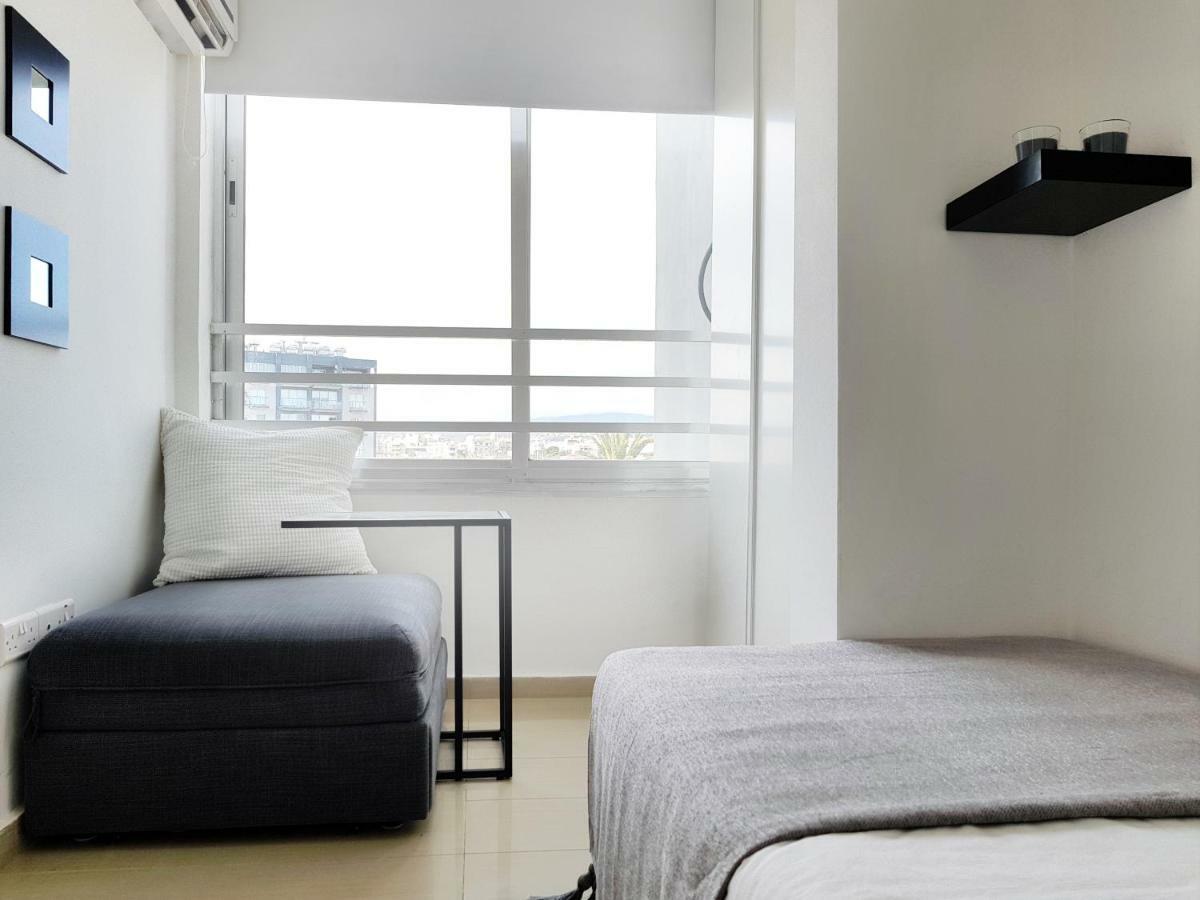 City Pearl - Modern 2 Bed Sea View Apt In City Centre Лимасол Екстериор снимка