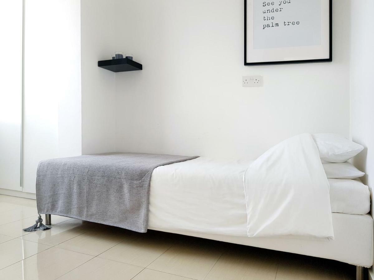 City Pearl - Modern 2 Bed Sea View Apt In City Centre Лимасол Екстериор снимка